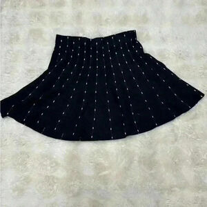 Black and white polka dotted knit skirt